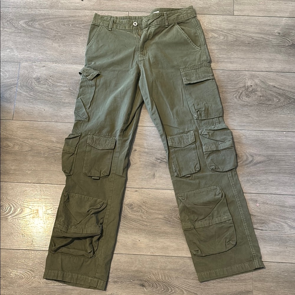 Green Cargo Pants with Multiple Pockets. Unisex